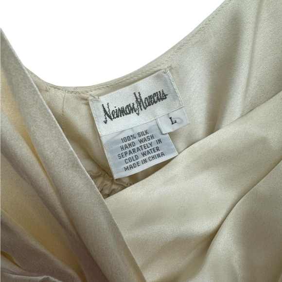 Elegant Cream Silk Neiman Marcus L Sleepwear Gown - Picture 4 of 5
